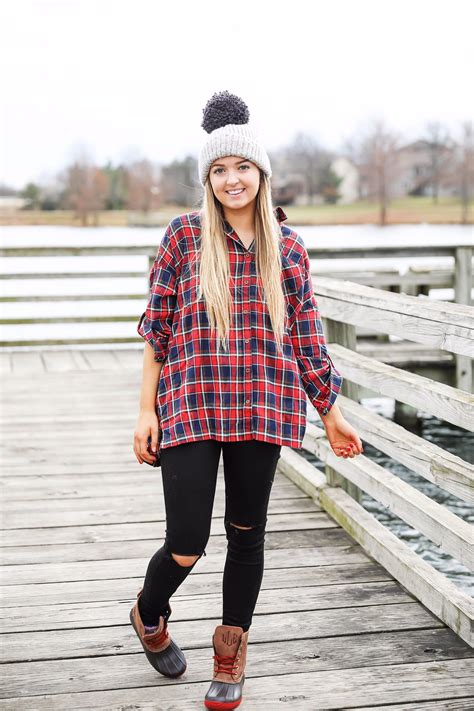 cute outfits with flannels.